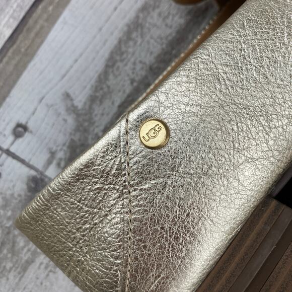 Ugg Shoes Loafers Sz 8 Leather Gold Metallic Slip On Casual Careerwear Glam - Picture 8 of 10